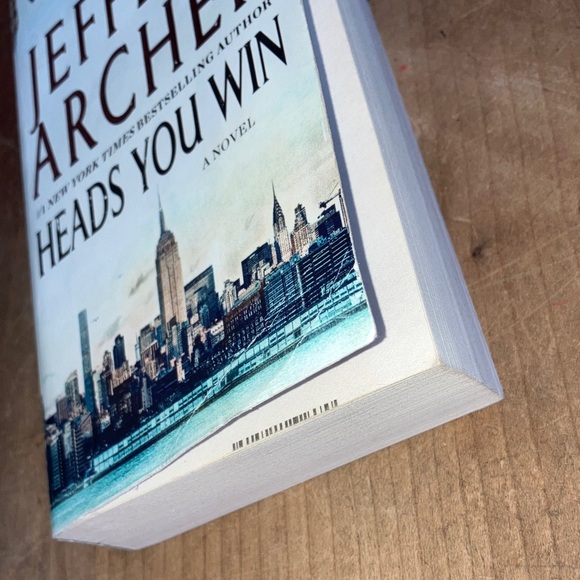 Jeffrey Archer ‘Heads You Win' paperback Book - Picture 9 of 12